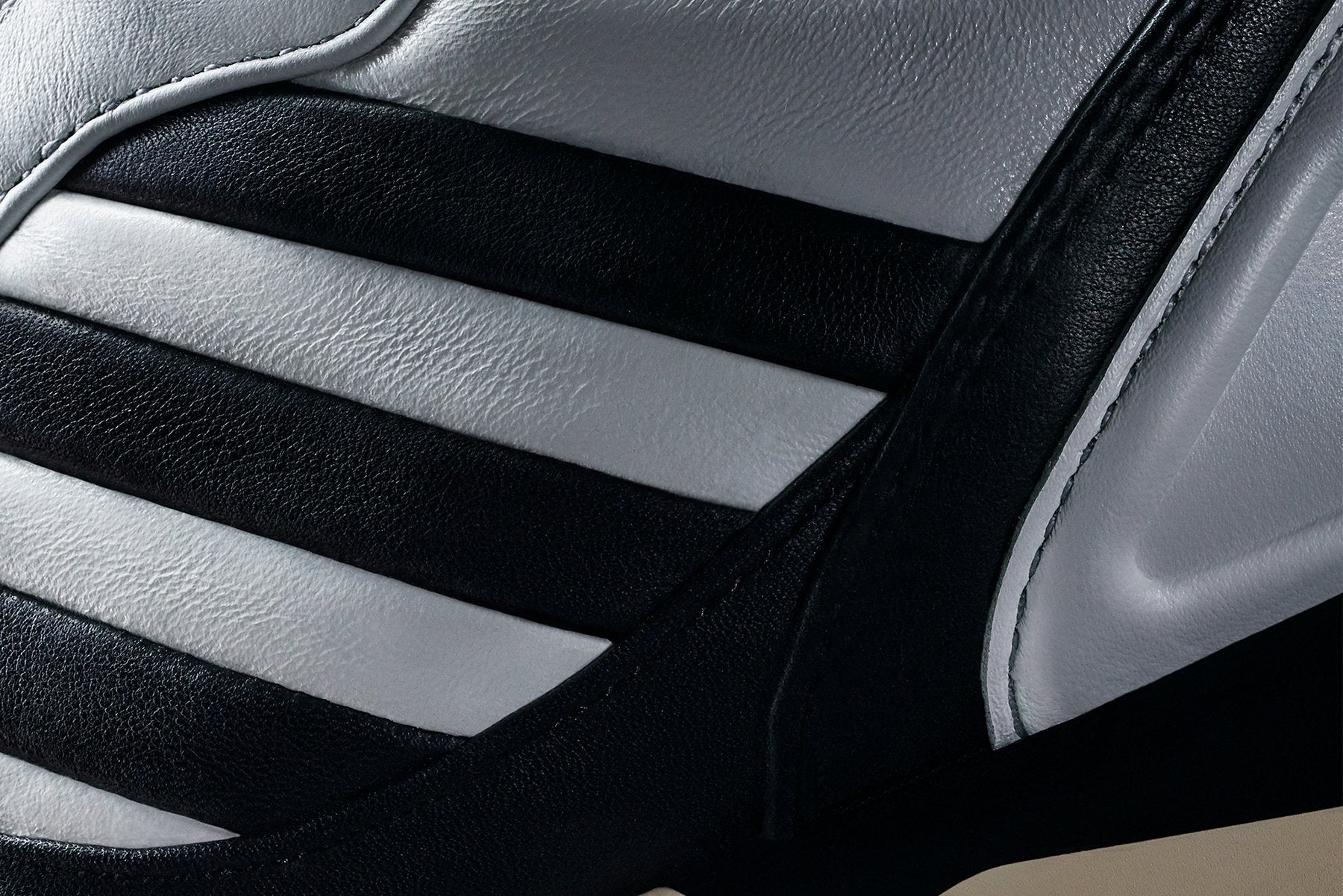 Adidas Originals x Juventus ZX 6000 - White/Core Black
